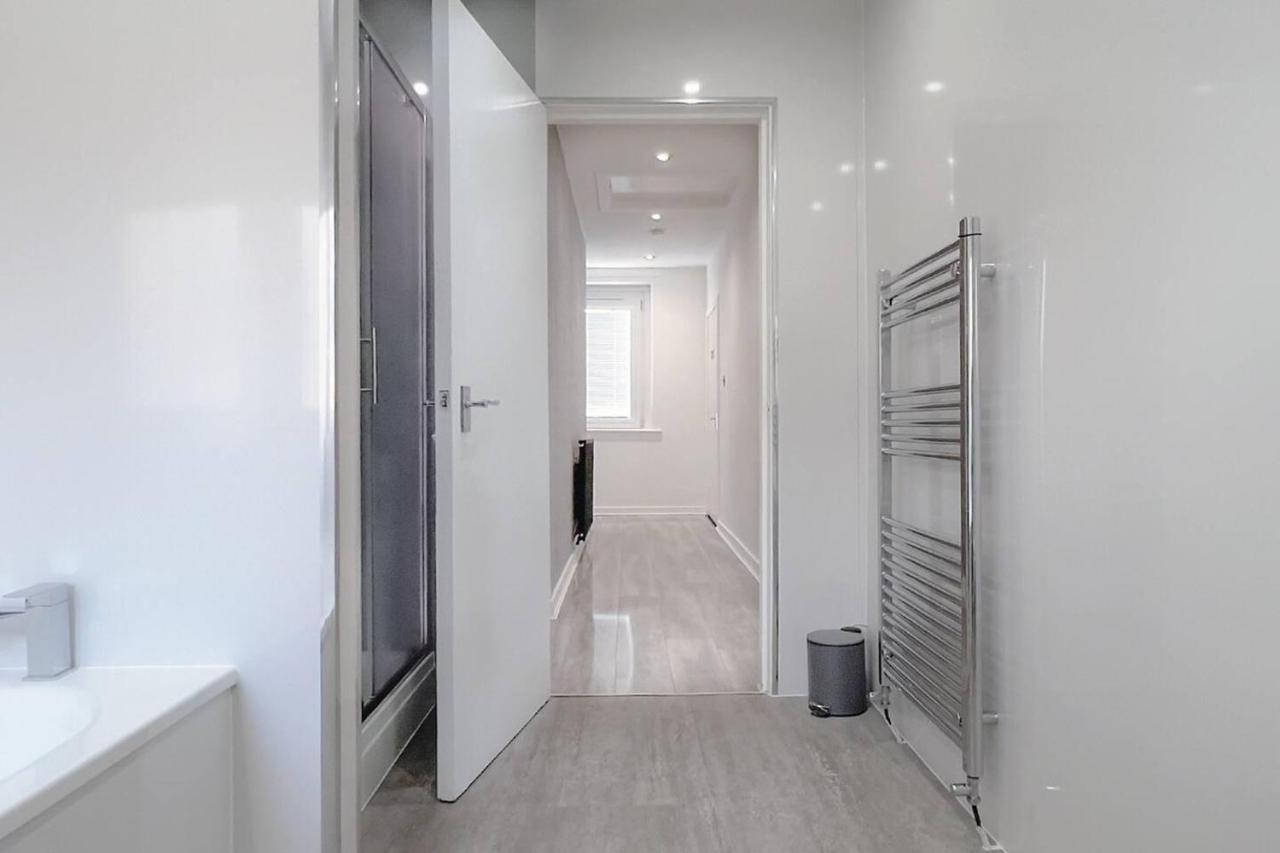 Stunning Luxury Apartment Near Motherwell Wishaw  Exterior photo